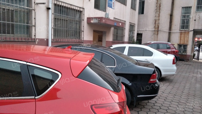 红星建筑公司住宅楼外景图