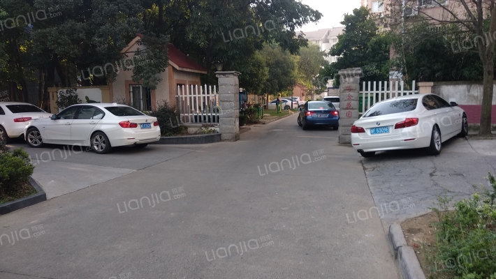 百合花园外景图