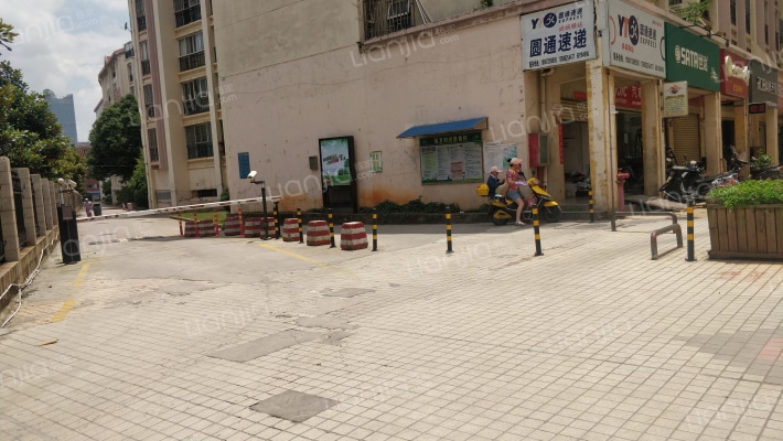 戛纳小镇外景图