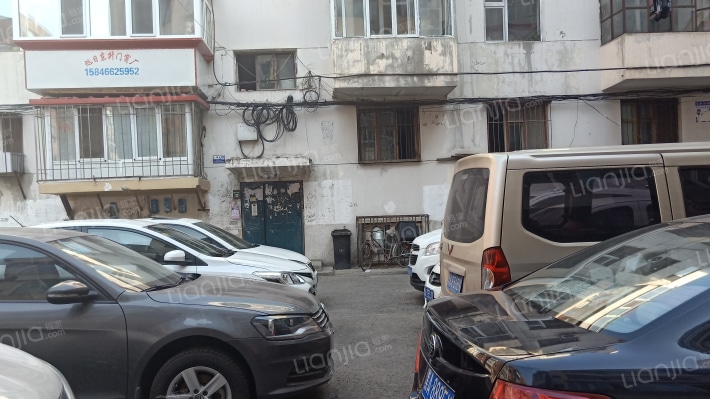 哈动头道街外景图