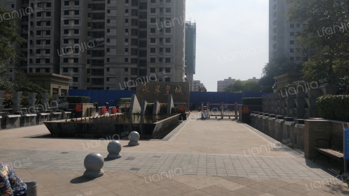 水岸皇城外景图