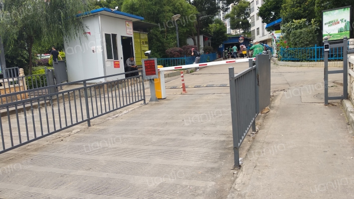 老李山小区外景图