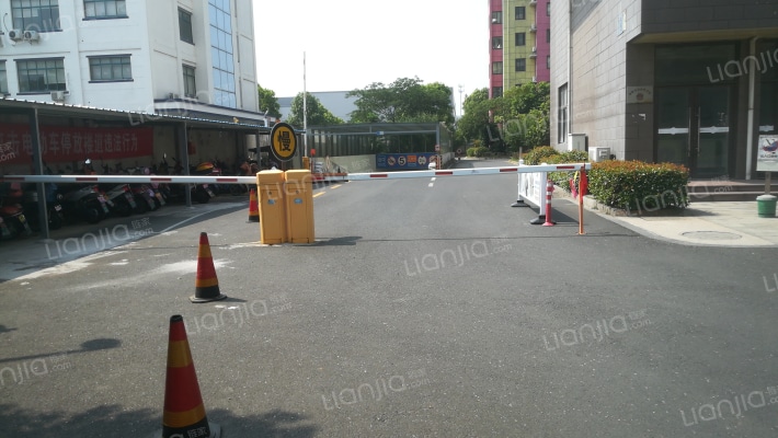 新泾公寓外景图