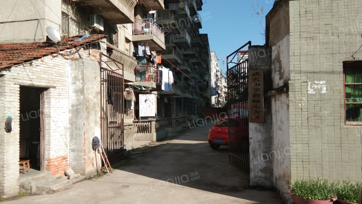 武穴中学教师宿舍区外景图