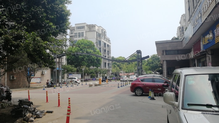 万鸿城市华庭外景图