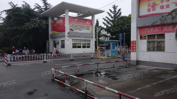 青年东路127号外景图