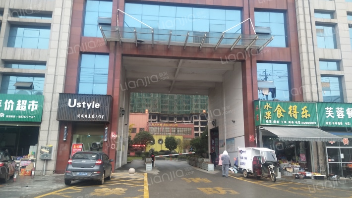 湘水芙蓉城外景图