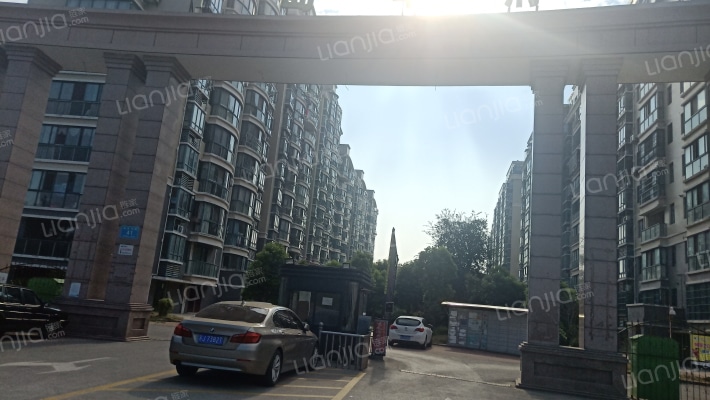 半岛华府外景图