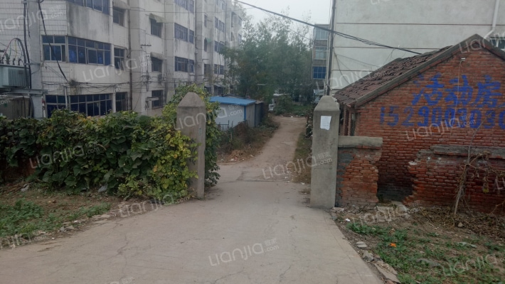 板厂家属院外景图