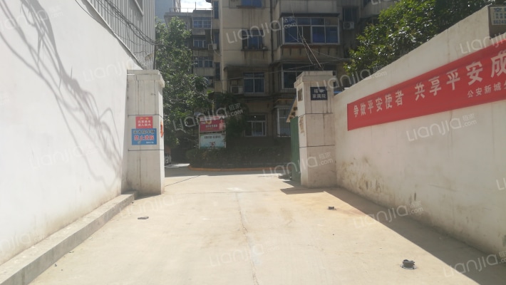 福乐家属院外景图