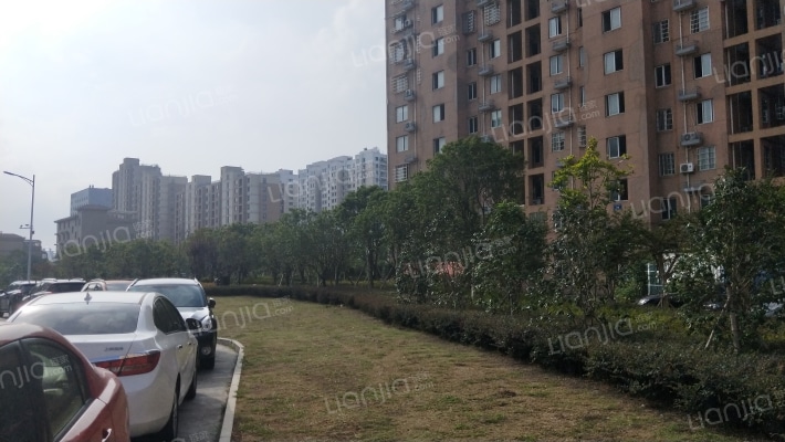 水岸华府小区外景图