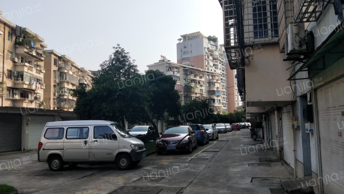 湖滨公寓小区外景图