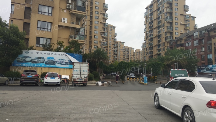 上东国际小区外景图