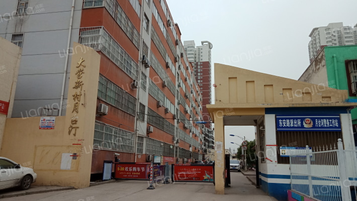 大营新村月台河外景图