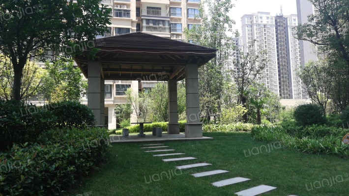 蓝湾翠园外景图