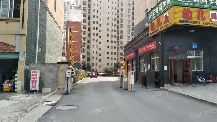 凤凰新城小区外景图