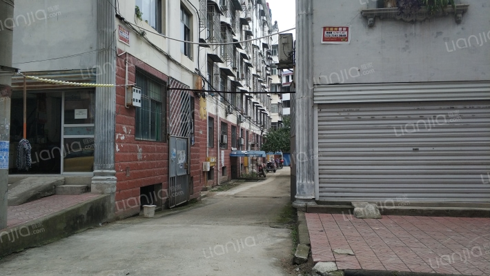 阳光花园小区外景图