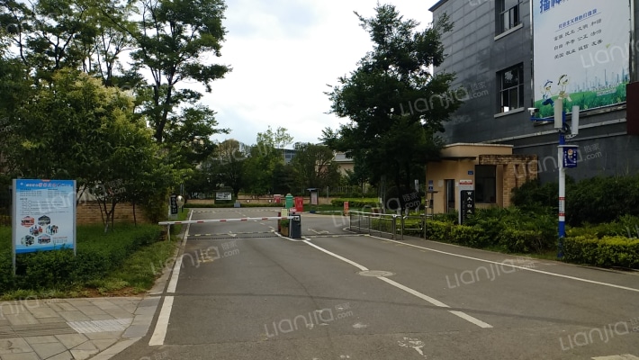 百大·白龙潭晴岚院外景图