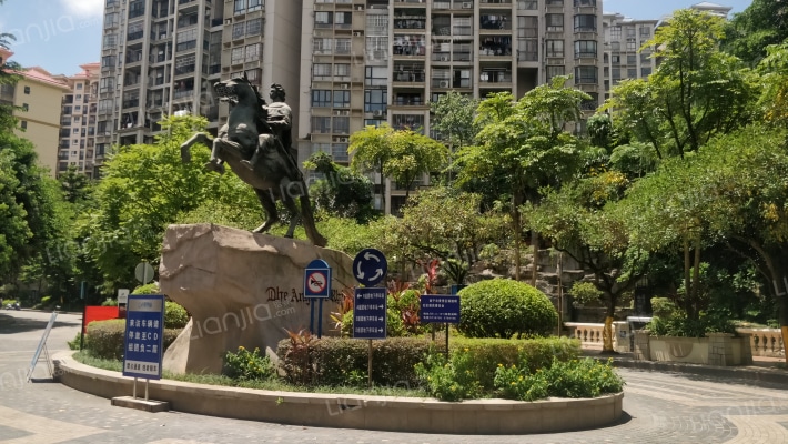 莱茵湖畔外景图