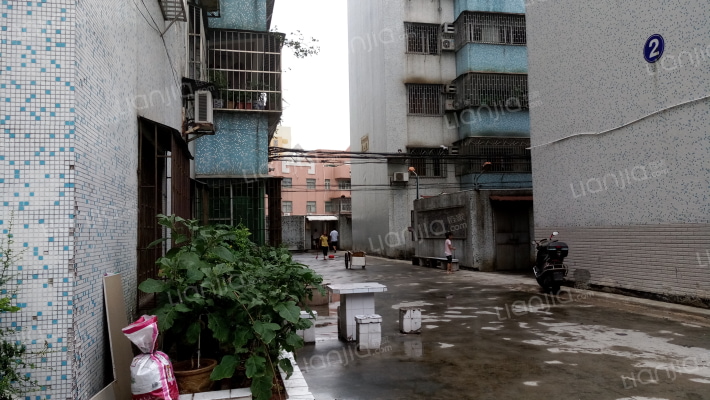 禾仓岭停车库商住楼外景图