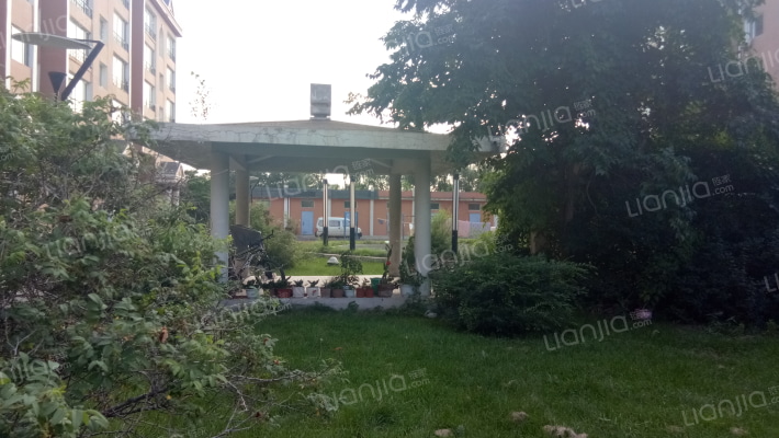 商贸城花园外景图