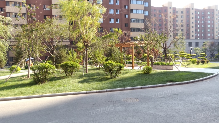 隆成鸿域外景图