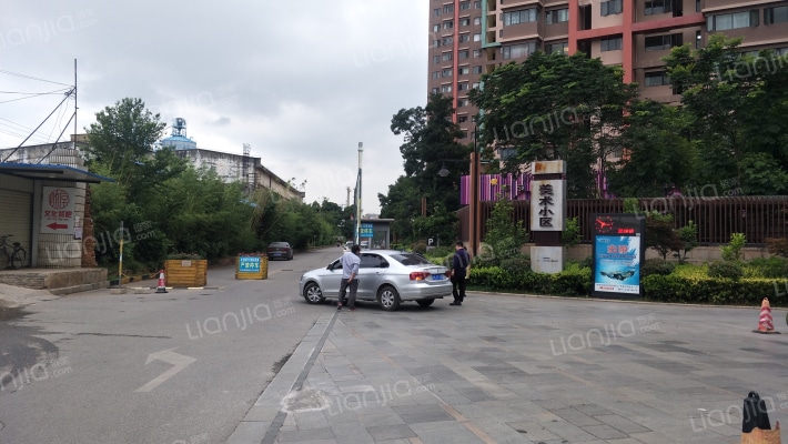 美术小区外景图