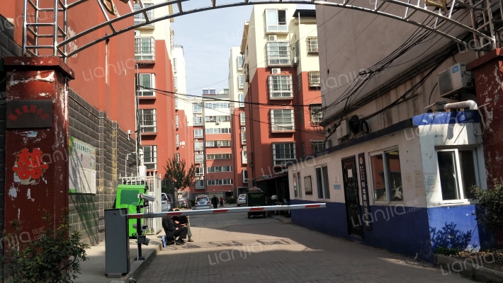 阳光嘉园小区外景图