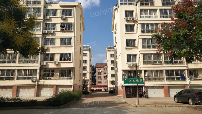 即发龙苑小区外景图