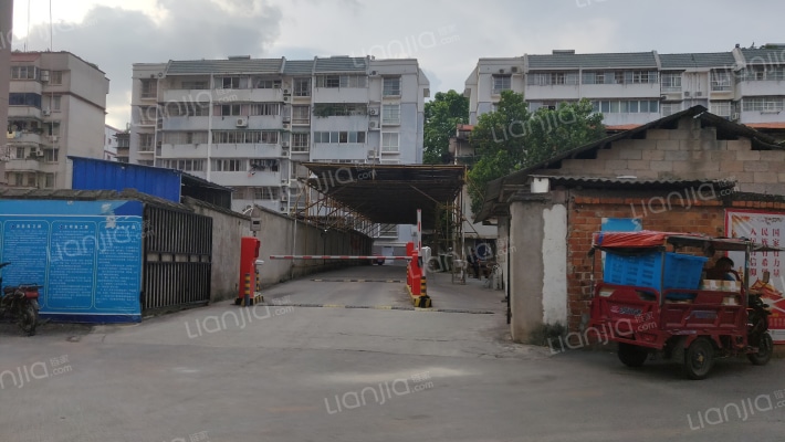 南宁市第四人民医院第一生活区外景图