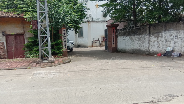 东升村教师楼外景图