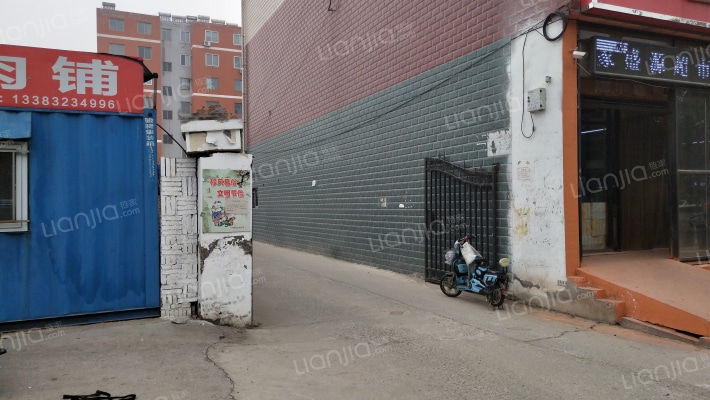 公路站家属楼外景图