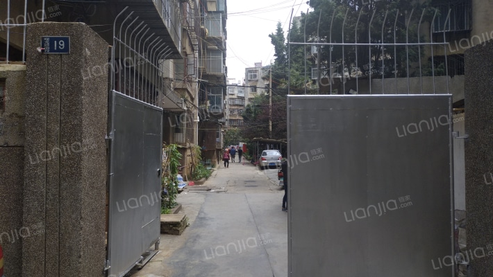 云南省磷业公司职工宿舍外景图