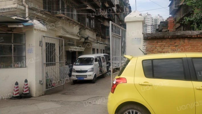 双全住宿小区外景图