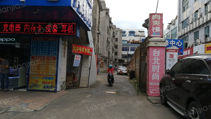 人寿保险公司宿舍外景图