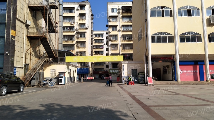 便河小区外景图