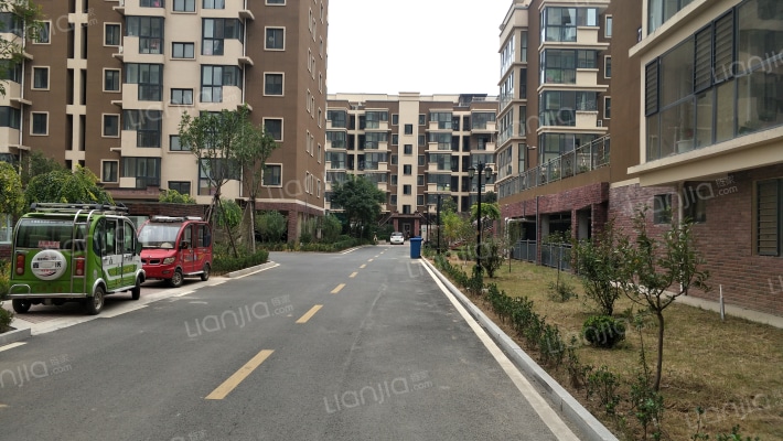 世尊华府外景图