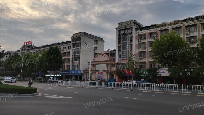 沂铁花苑外景图