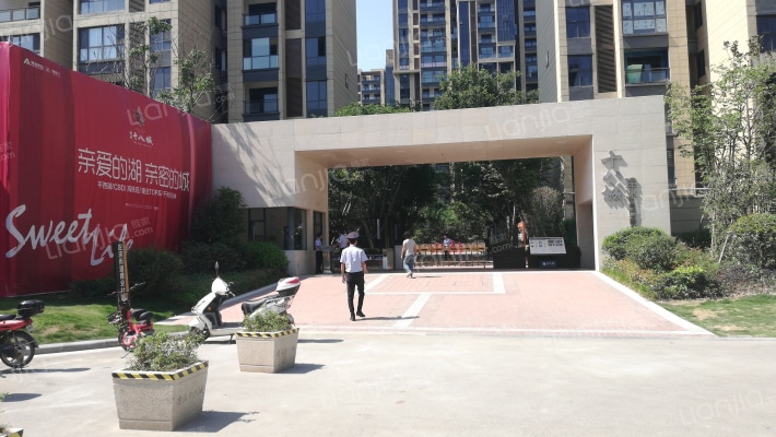 建业十八城外景图