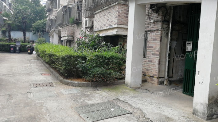 静乐山泉外景图