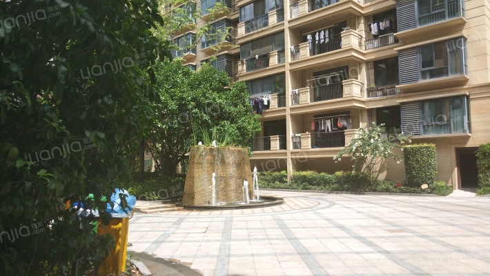 金色港湾小区外景图