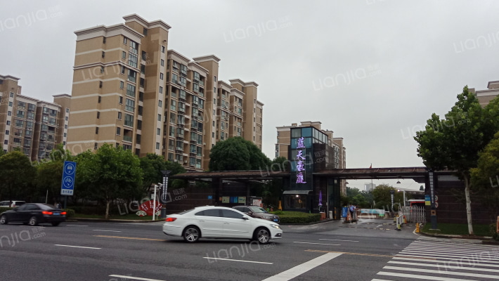 蓝天豪庭外景图