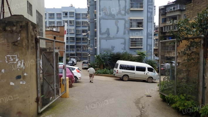 灯泡厂宿舍外景图