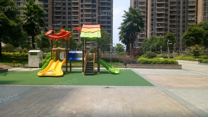 利鑫圣菲康城外景图