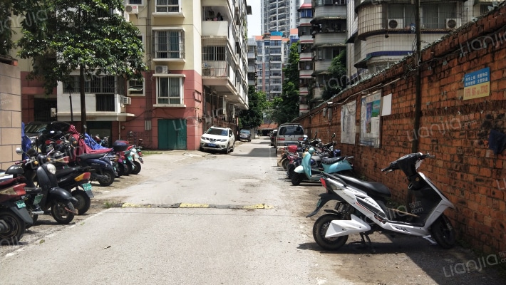 万宇苑小区外景图