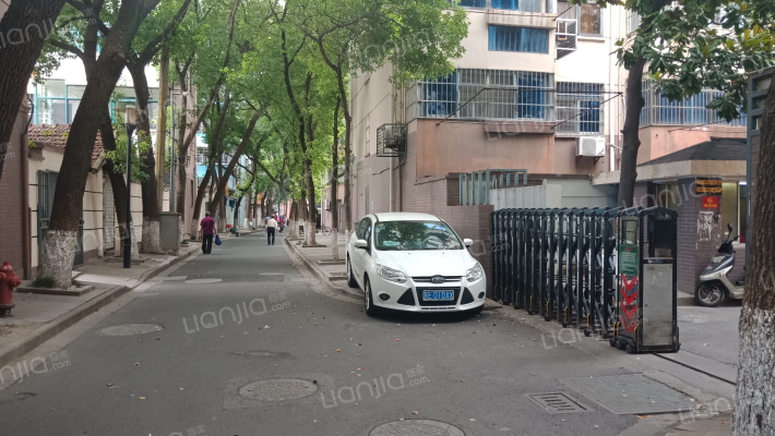 里厍一村外景图