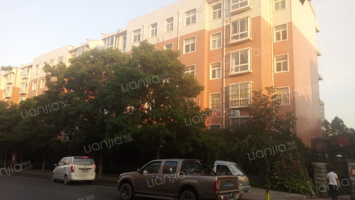 湖光凤飞园外景图