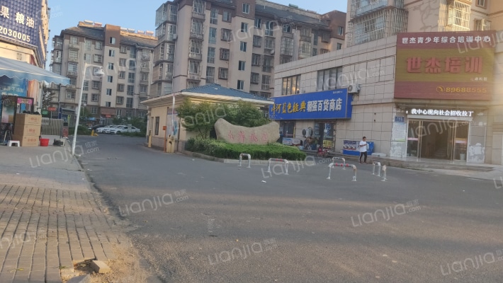 水岸桃园外景图