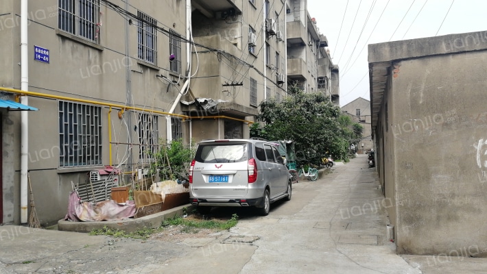 东泾公寓楼外景图