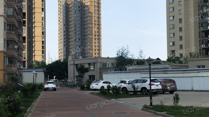 水映华庭东区外景图